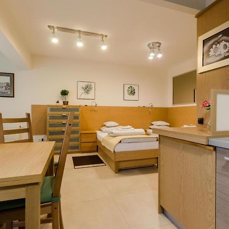Family Apartments - Private Parking Cracovie Extérieur photo