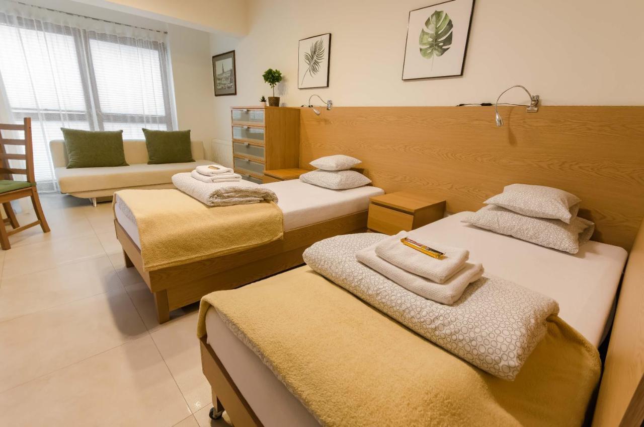 Family Apartments - Private Parking Cracovie Extérieur photo