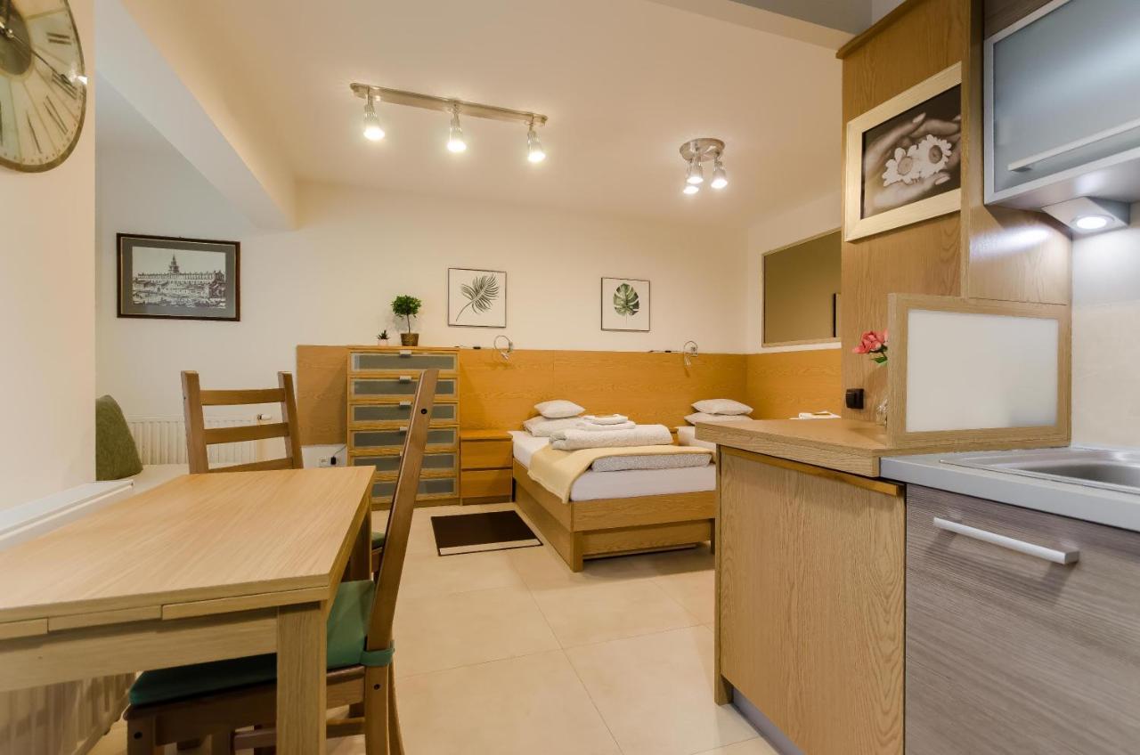 Family Apartments - Private Parking Cracovie Extérieur photo
