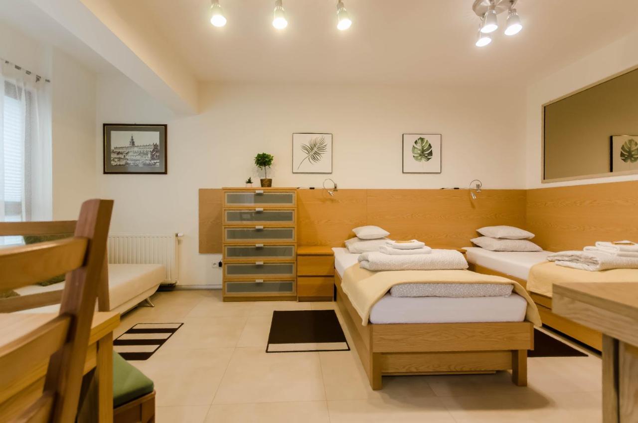 Family Apartments - Private Parking Cracovie Extérieur photo