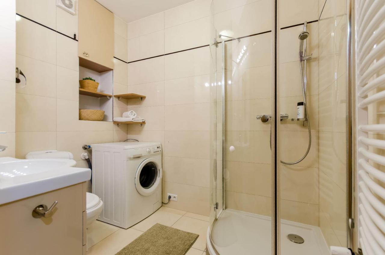 Family Apartments - Private Parking Cracovie Extérieur photo