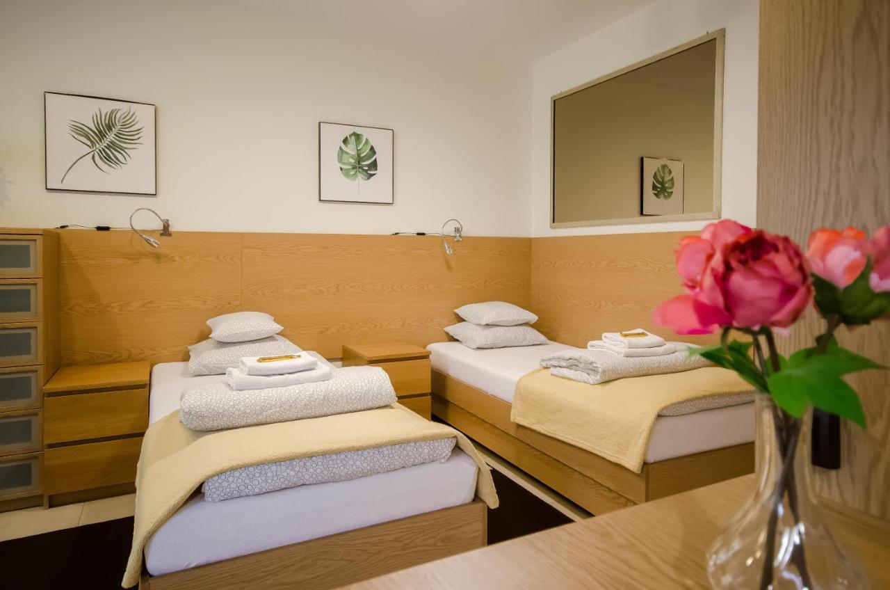 Family Apartments - Private Parking Cracovie Extérieur photo