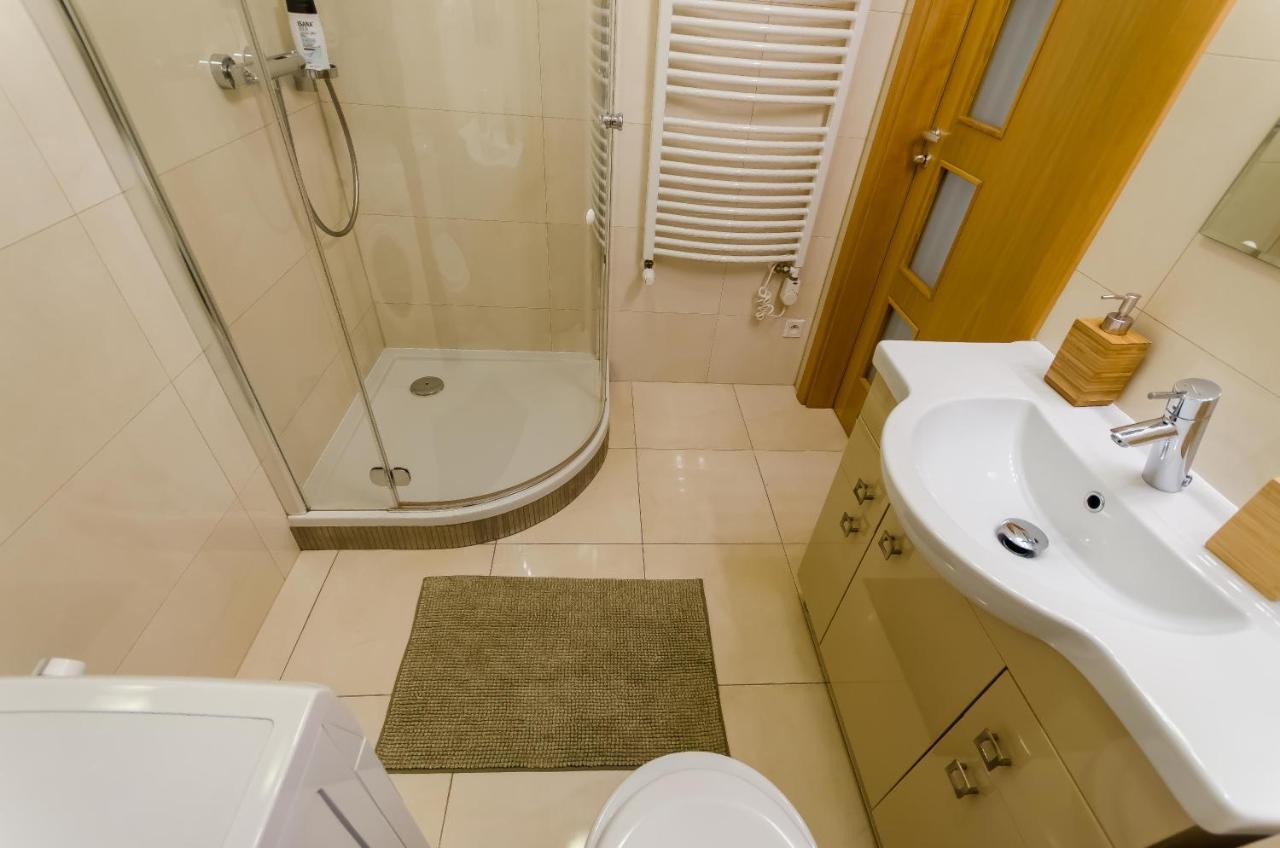 Family Apartments - Private Parking Cracovie Extérieur photo